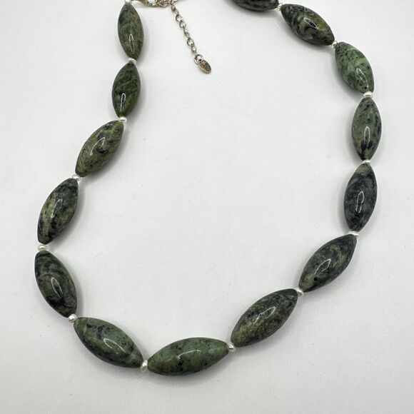 16" Vintage GSJ nephrite jade, pearl and sterling silver clasp necklace! - Picture 12 of 14
